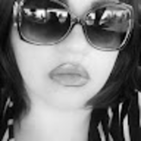 Meet your Posher, Sandra - Picture 1 of 1